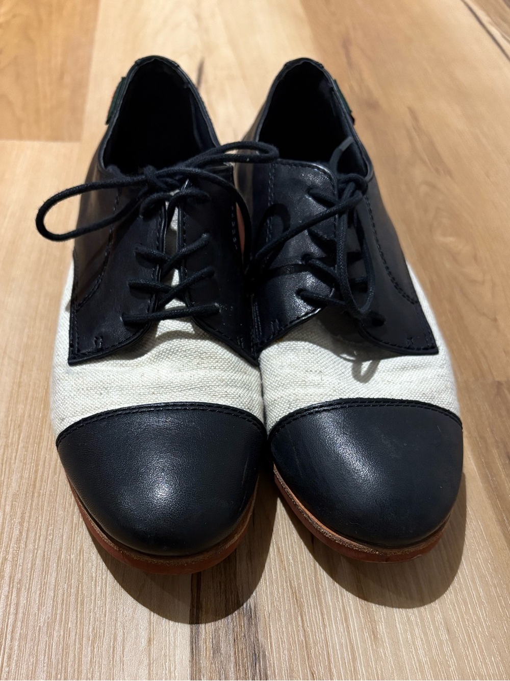 EUC GH Bass Two-Tone Lace-Up Oxfords